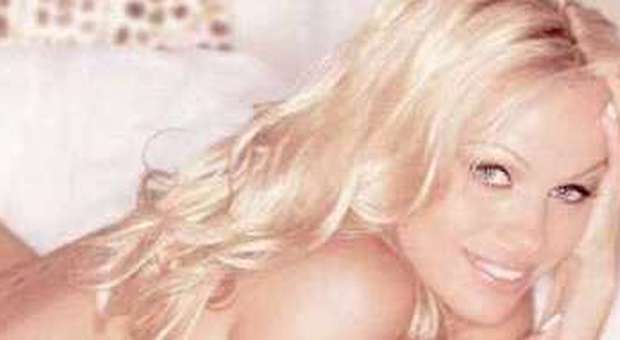 Pamela Anderson con tatuaggio