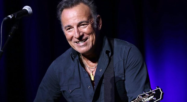 Bruce Springsteen, ragazzino non va a scuola per incontrarlo e il Boss gli firma la giustificazione