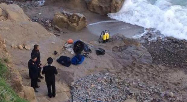 Trovato il corpo di un bimbo in spiaggia Forse è il piccolo scomparso a Bordighera