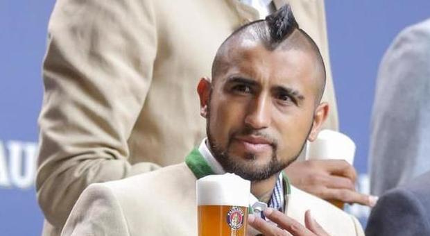 "Vidal ubriaco al ritiro del Bayern in Qatar". Ma l'ex juventino nega tutto e querela la Bild