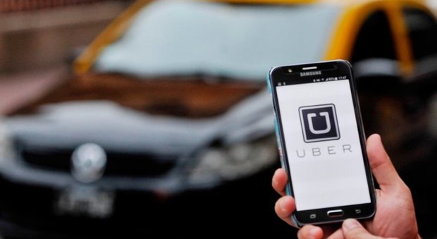 Accuse a Uber: usa trucchi psicologici per indurre gli autisti a lavorare di più