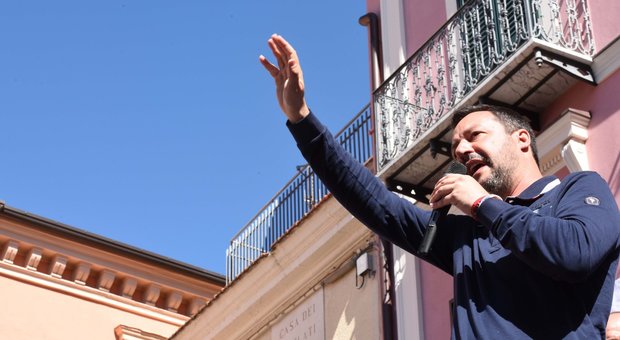 Salvini: «Flat tax nel 2019 ai lavoratori dipendenti. Io fascista? Che noia»
