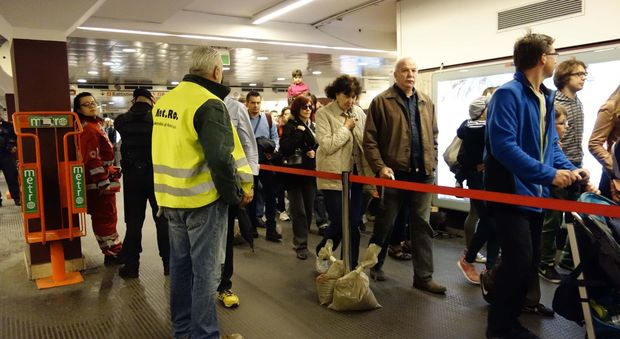Roma, guasto sulla Metro B: forti ritardi alla stazione Laurentina