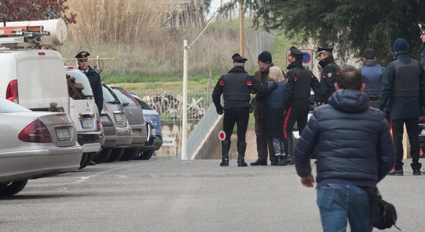 Carabiniere uccide le figlie e si toglie la vita: veglia di preghiera e fiaccolata a Cisterna