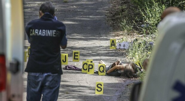 Roma, trovato il cadavere di un uomo sulla Prenestina: colpito alla testa e seminudo, ipotesi omicidio