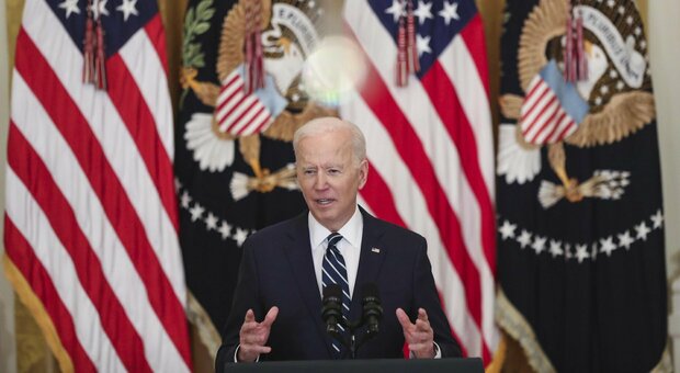 Joe Biden, tonfo sondaggi: il consenso per il presidente crolla al 44%