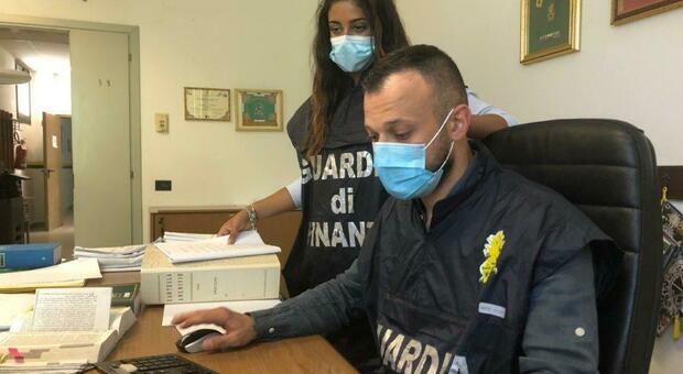 Vestiti contraffatti a Rovigo, operazione della Guardia di finanza: sequestri e una denuncia