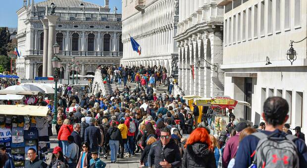 Venezia presa d'assalto dai turisti