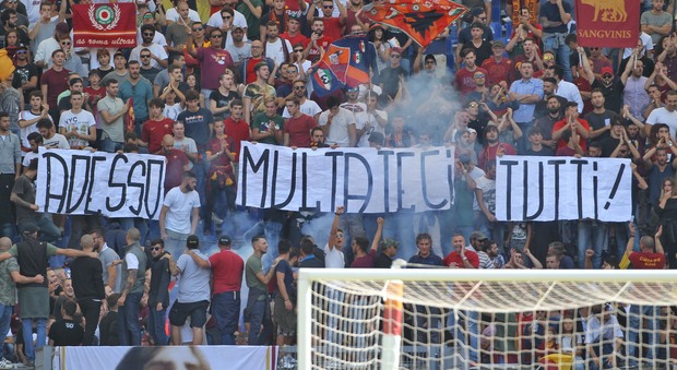 Tifosi della Roma protesta e comunicato: "Non siamo un laboratorio sociale per sperimentare metodi repressivi"