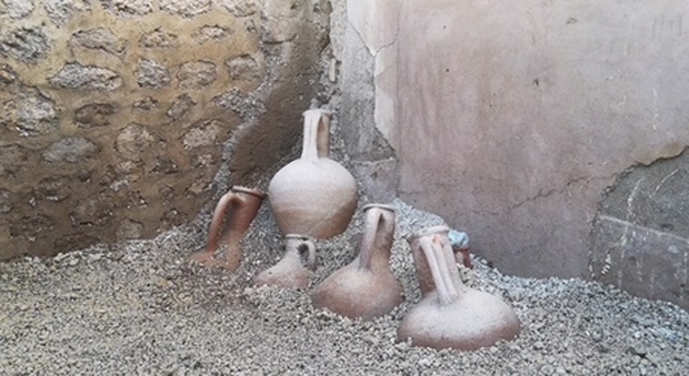 Eccezionale scoperta a Pompei: ritrovate 14 anfore intatte