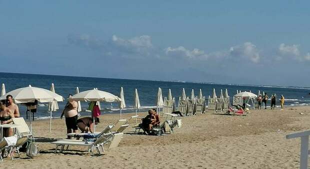 Bacoli, sigilli al lido abusivo sulla Spiaggia Romana