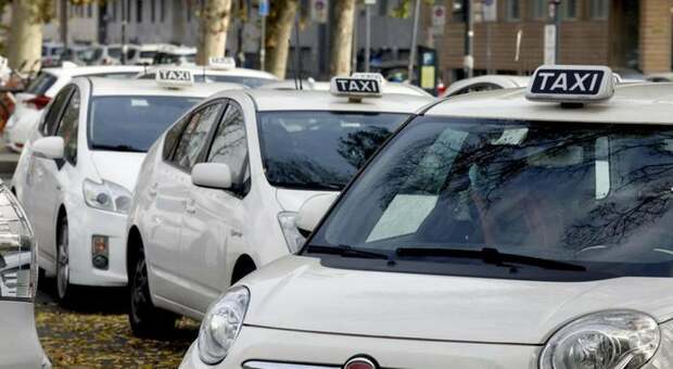 Roma, arriva la doppia licenza di guida per i taxi