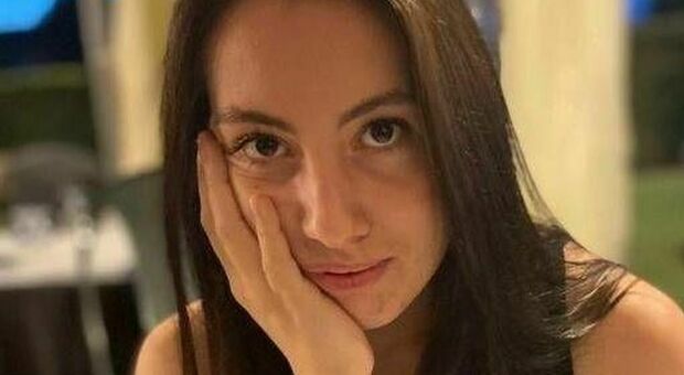 Elena Russo, morta in un incidente mentre consegnava le pizze: l'auto del locale aveva gomme vecchie di 16 anni