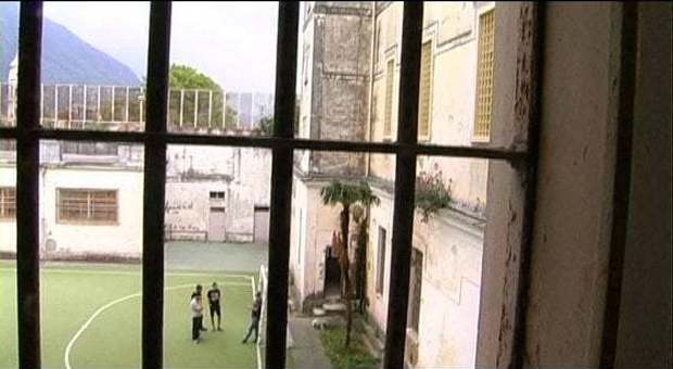 Coronavirus in Campania, ricoverato impiegato nel carcere minorile: tamponi per detenuti e agenti