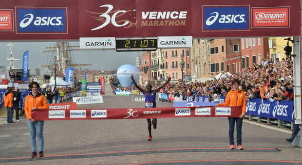 Il kenyota Julius Rotich vince la 30^ Venice Marathon