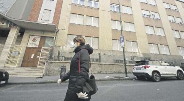Coronavirus a Napoli, focolaio nella casa di riposo: tre morti e 23 nonni contagiati
