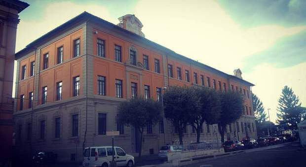 Il Palazzo degli Studi, sede del Liceo Varrone (foto Di Mario).