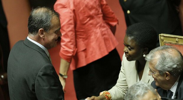 Calderoli definì «orango» l'ex ministro Kyenge: condannato a 7 mesi (con pena sospesa)