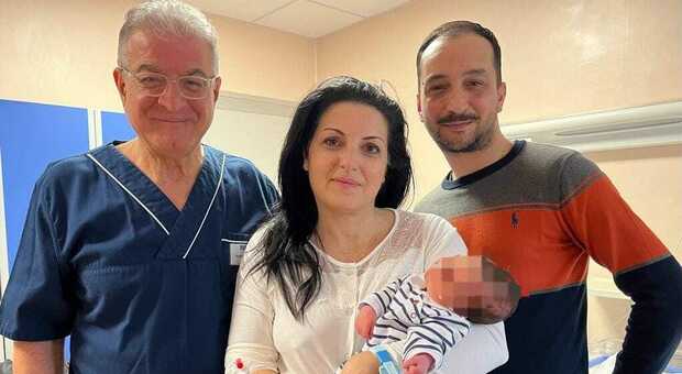 I genitori del piccolo Alfredo con il ginecologo Raffaele Petta