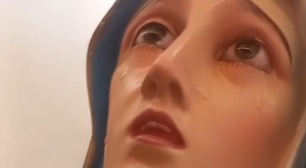 Statua della Vergine Maria piange in Messico. I fedeli: «Simbolo di pace di fronte ad una comunità piena di violenza»