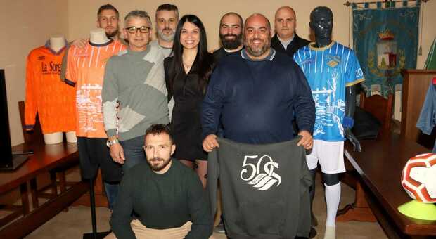 Santa Susanna festeggia i 50 anni di storia con una maglia celebrativa. Foto