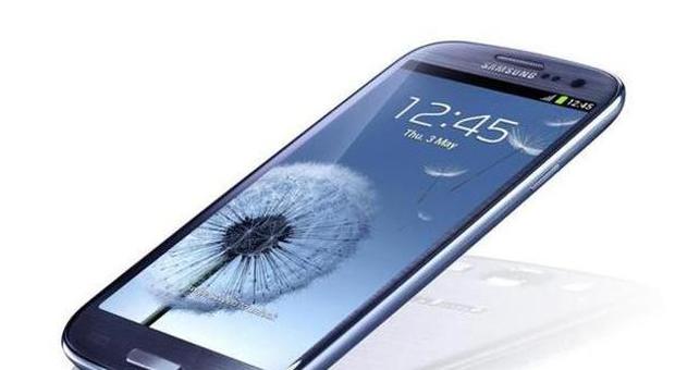Samsung Galaxy S III: l'anti iPhone si attiva con uno sguardo