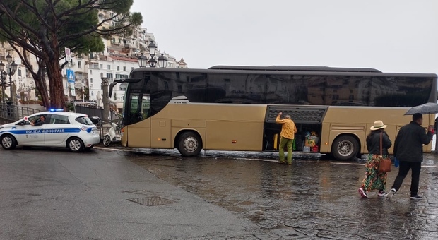 Il maxibus ad Amalfi