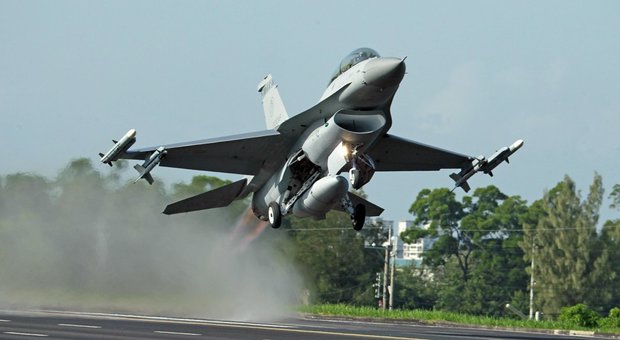 Un caccia F16 dell'aeronautica di Taiwan