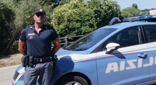 Pesaro, calci e morsi al poliziotto per sfilargli la pistola: aggressore condannato