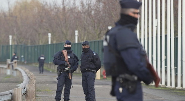 Francia, il vademecum del governo per difendersi in caso di attacco terroristico