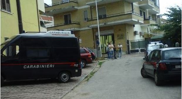 Orrore in Campania: un padre uccide a coltellate il figlio disabile