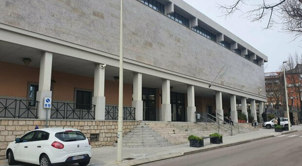 Grillo, processo per il figlio Ciro e gli amici: sono accusati di stupro. Oltre 70 i testimoni citati
