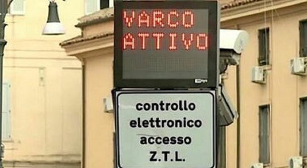 Prende 800 multe varcando la Ztl, deve al Comune di Mantova 150mila euro: «Il 21enne viaggiava senza assicurazione»