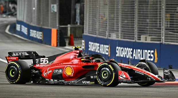 Sainz, ecco come ha fatto a vincere rallentando: la strategia (incredibile) del pilota Ferrari nel Gp di Singapore