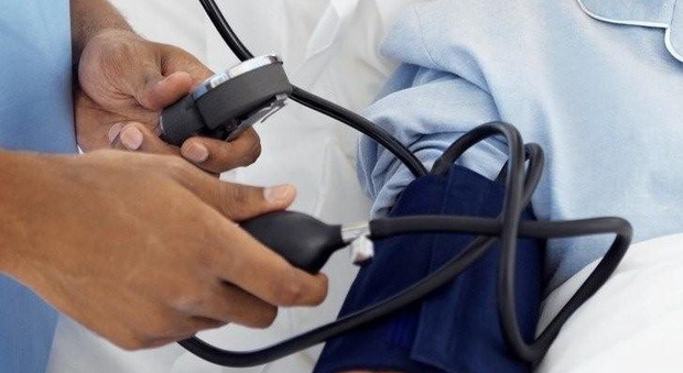 I medici di famiglia ricusano i malati senza Green pass: «Via dai nostri ambulatori»