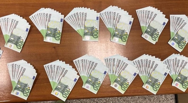 Fiumicino, in partenza per Atene con 12.500 euro di banconote false: fermato un pakistano di 23 anni