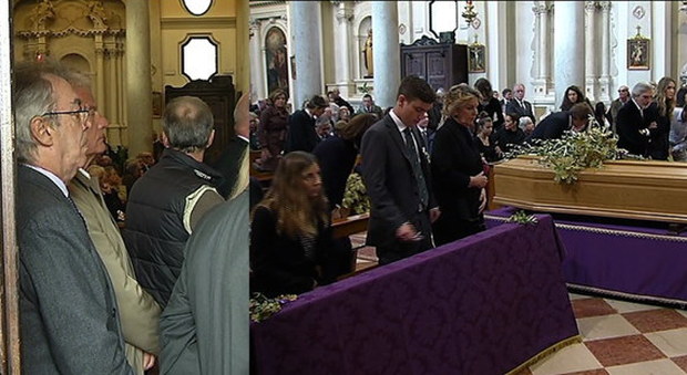 Folla per l'addio a Dino Marchiorello Anche Massimo Moratti al funerale