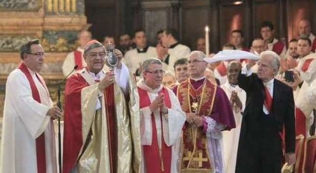 Il sangue di San Gennaro si è sciolto alle 10,11. Sepe annuncia la visita del Papa il 21 marzo