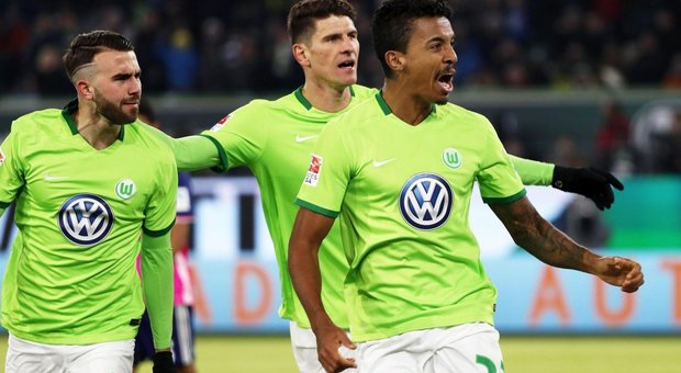 Al Wolfsburg non solo multe: «Adesso chi sbaglia lava i piatti»