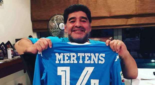 Napoli, Maradona tifoso speciale: «Felice per il record di Mertens»