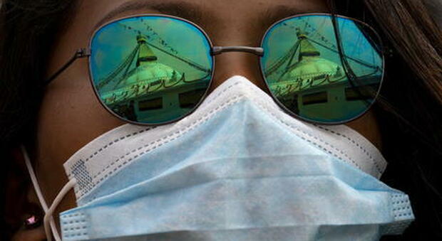 Covid, la mascherina protegge dal virus e rafforza il sistema immunitario: lo studio