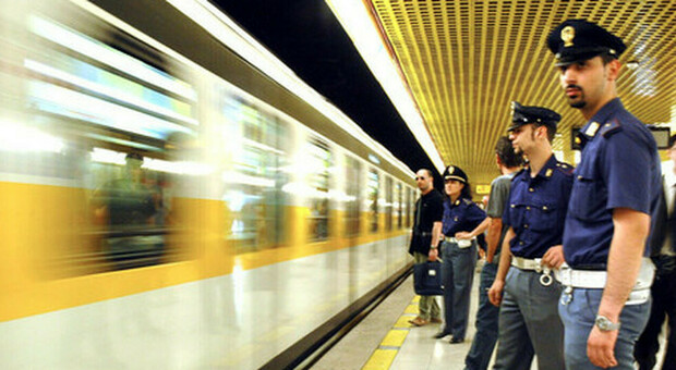 Milano, arrestato l'uomo 'scorta' delle borseggiatrici della metro