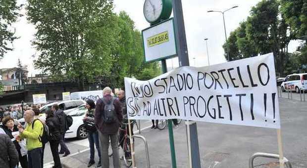 No al nuovo stadio del Milan al Portello: i residenti bloccano il traffico