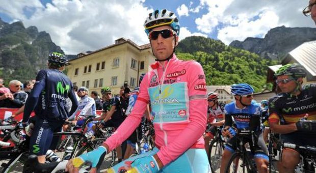 Tour de France, Nibali perde la maglia gialla ​a favore del francese Gallopin: "Niente drammi"