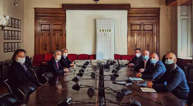 L'incontro tra la delegazione della Cooperativa Gianolio ed il Sottosegretario delegato all’olivicoltura senatore Francesco Battistoni