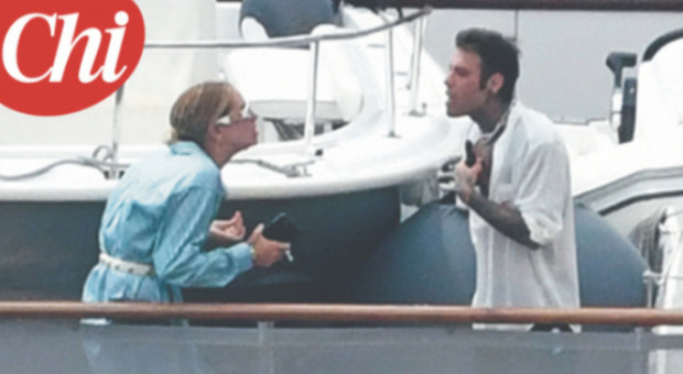 Chiara Ferragni, lite furiosa con Fedez sullo yacht. Urla dal ponte. Fan increduli: «Che succede?»