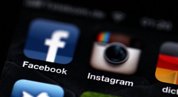 Facebook lancia “Hello” su Android: si potranno vedere le informazioni di chi chiama