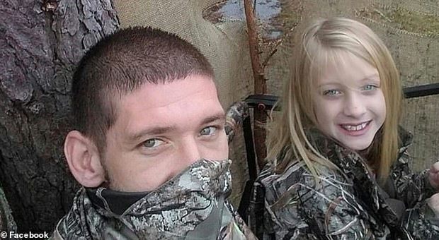 Padre e figlia uccisi durante una battuta di caccia: «Sono stati scambiati per due cervi»
