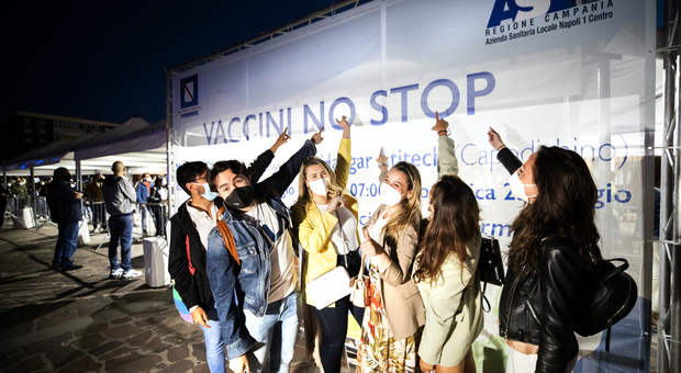 Covid in Campania, il rebus del ritorno a scuola: mancano i vaccini per gli studenti