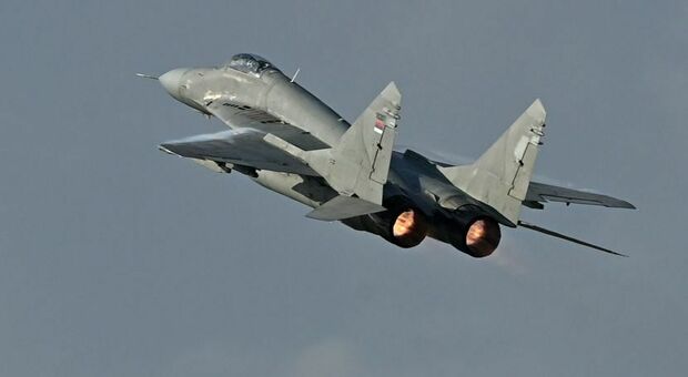 Allarme in Serbia, velivolo sconosciuto intercettato sopra Valjevo: caccia MiG-29 si alzano in volo
